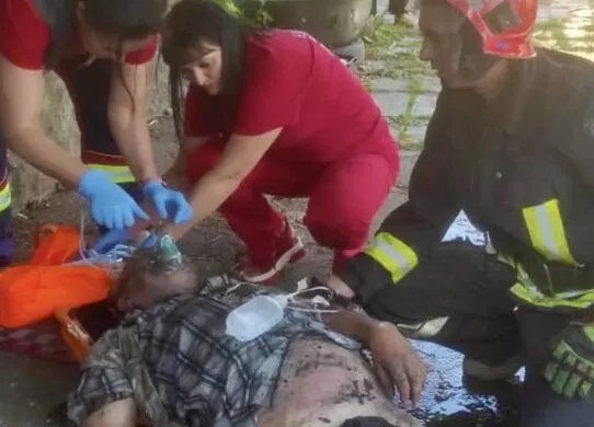 На Житомирщині з вогню врятували 65-річного чоловіка