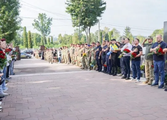 Дня памʼяті українських захисників у Житомирі відкрили Алею Слави Героїв
