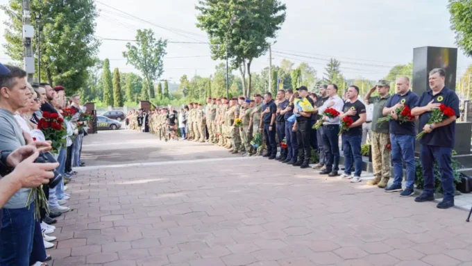 Дня памʼяті українських захисників у Житомирі відкрили Алею Слави Героїв