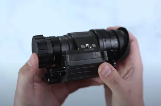 Відкрийте нові горизонти з монокуляром нічного бачення AGM PVS 14 NL1