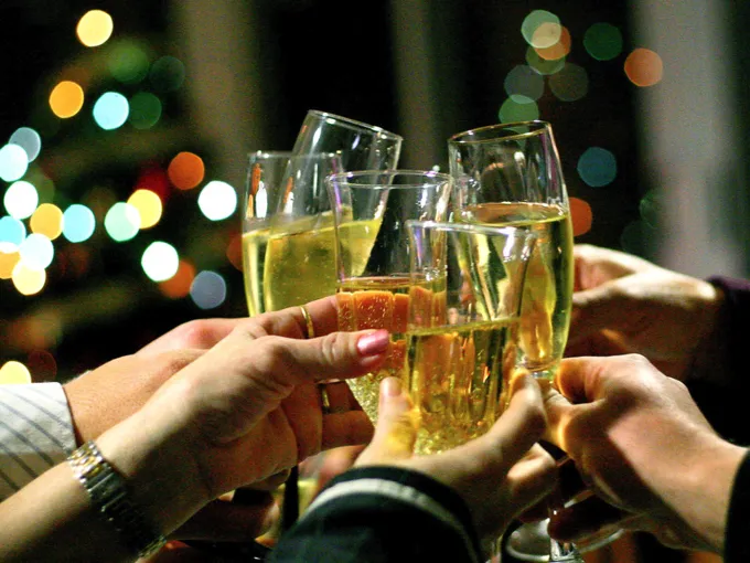 Вибір ідеальних алкогольних напоїв для домашніх вечірок