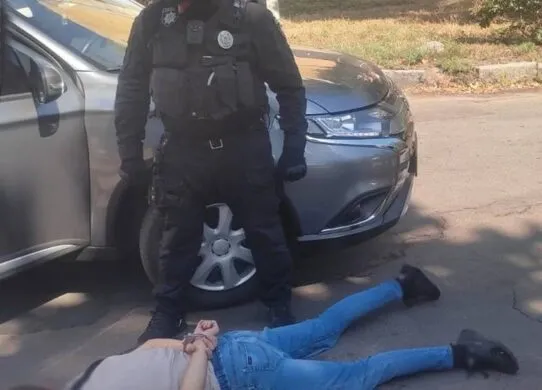 У Житомирі затримали чоловіка, який за 20 тисяч доларів допомагав призовнику перетнути кордон