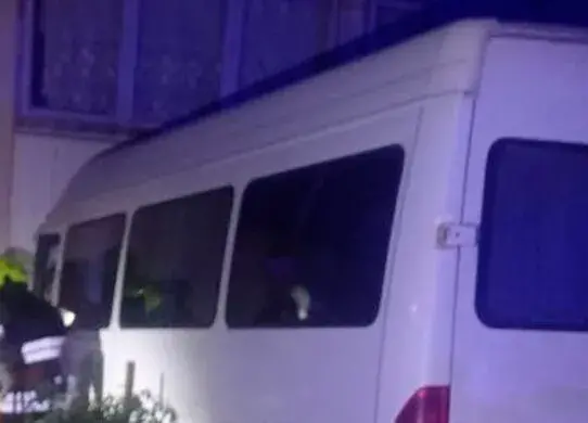 У Звягелі мікроавтобус врізався у стіну п'ятиповерхового будинку