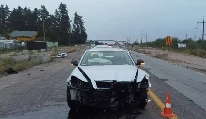 На Житомирщині легковик врізався у бетонну конструкцію - постраждав пасажир