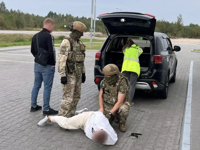 На Житомирщині затримали двох зловмисників, які рік шантажували суддю