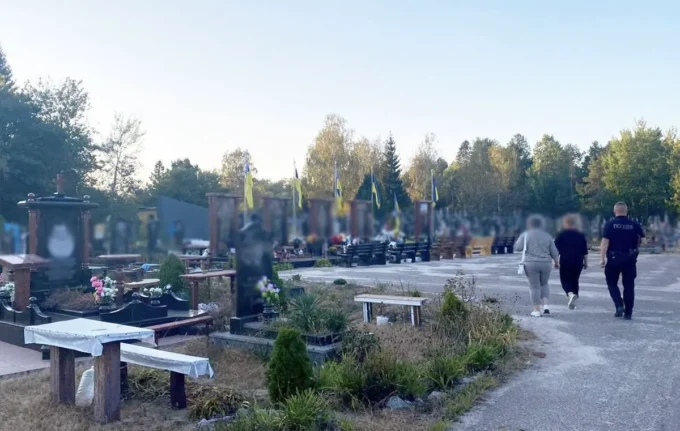 Мешканка Житомирщини викрала іменні гільзи з могил захисників