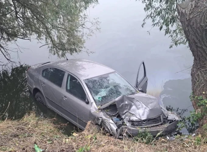 На Житомирщині авто з родиною з'їхало у водойму - серед постраждалих дитина