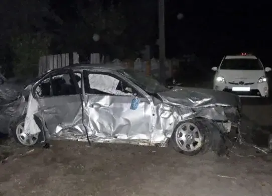 Двоє молодиків на Житомирщині врізалися в паркан та опинилися в реанімації