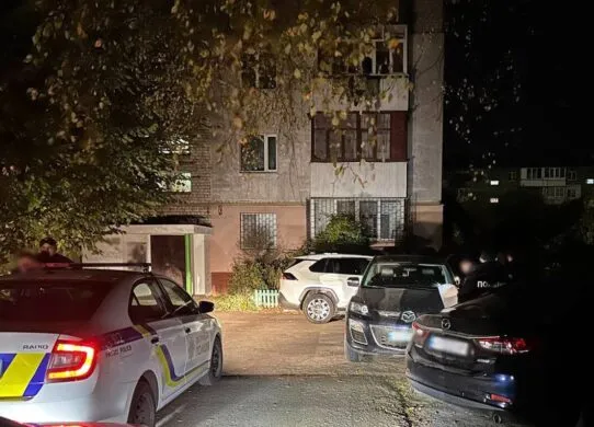 У дворі житомирської багатоповерхівки пролунав вибух