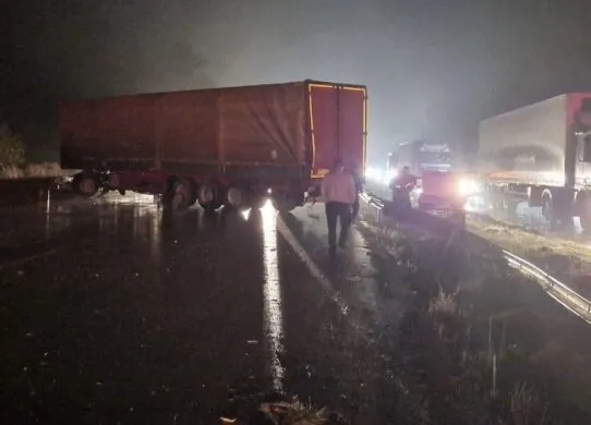 На Житомирщині сталася масштабна аварія, через яку дорогу перекрили в обох напрямках