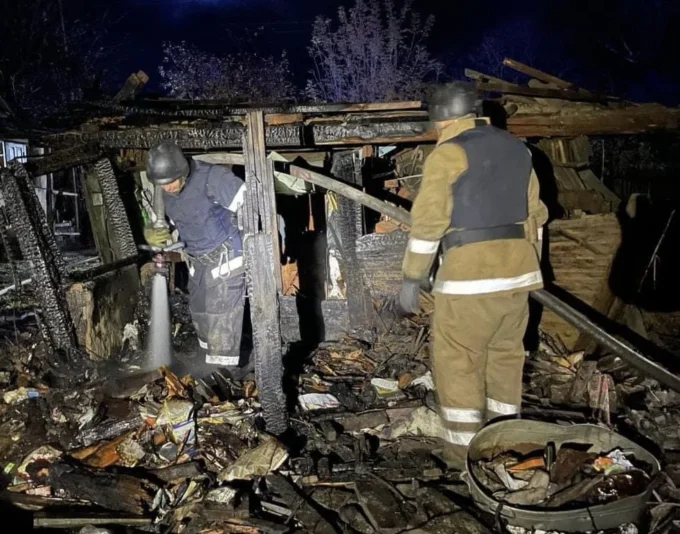 На Житомирщині впали уламки від шахеду та призвели до пожежі