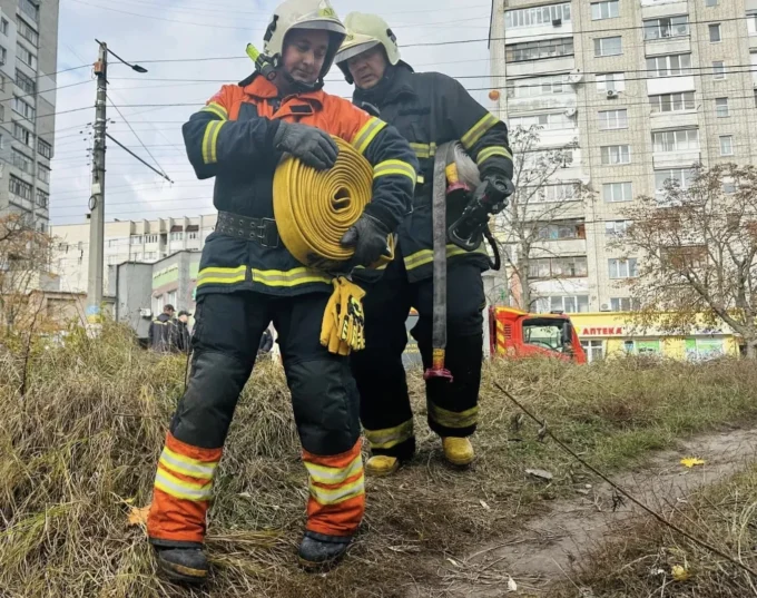 У закинутій будівлі в Житомирі під час гасіння пожежі виявили тіло чоловіка