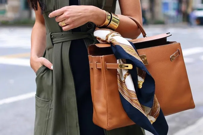 Коричневая сумка – это красиво