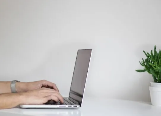 Искусство настройки и ведения контекстной рекламы: ваш проводник в мире эффективного продвижения