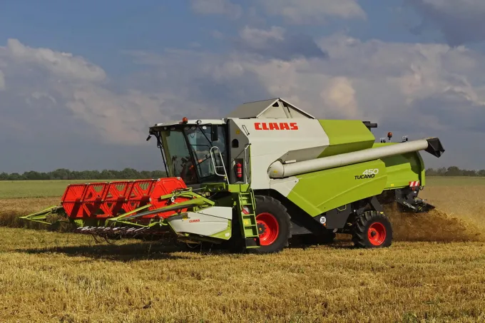 Запчастини до комбайнів та тракторів Claas (Клаас)