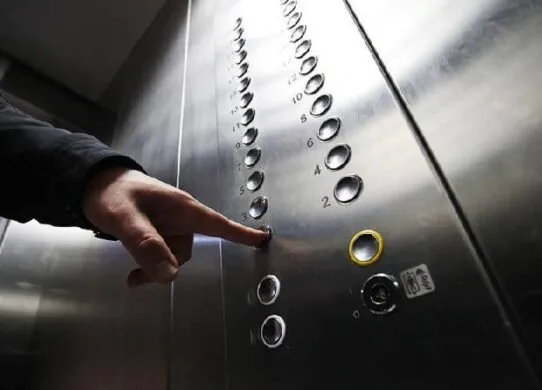 Житомирянам радять не користуватися ліфтами під час тривог та відключень світла