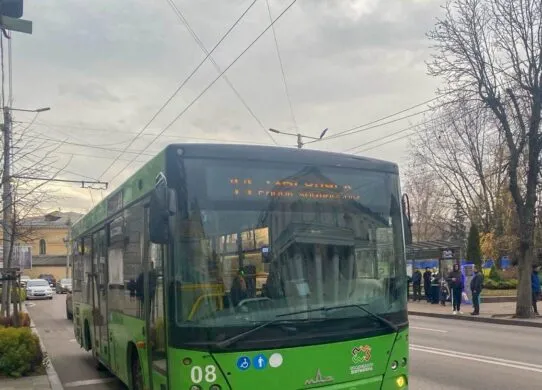 Через мобілізацію чоловіків, у Житомирі жінки навчаються керувати пасажирськими автобусами