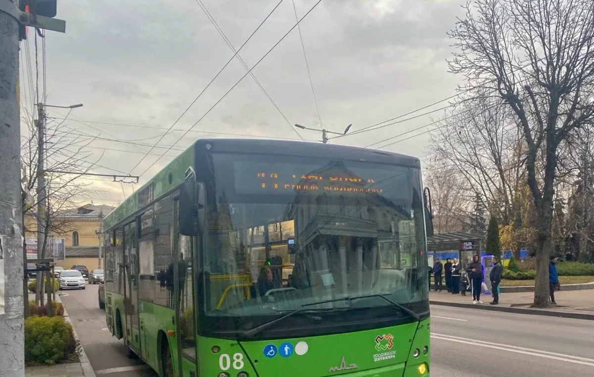Через мобілізацію чоловіків, у Житомирі жінки навчаються керувати пасажирськими автобусами