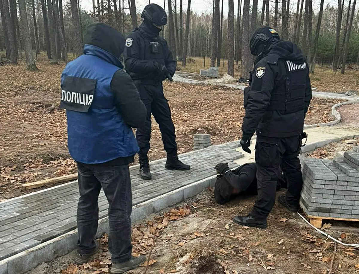 На Житомирщині шахрай видавав себе за військового та просив гроші у волонтерів