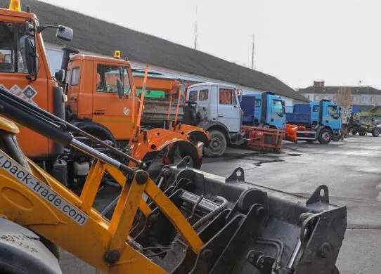 До зими та снігів у Житомирі підготували спецтехніку