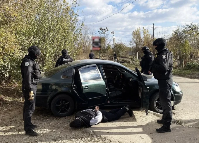 На Житомирщині з дружини військовослужбовця «вибивали» неіснуючий борг