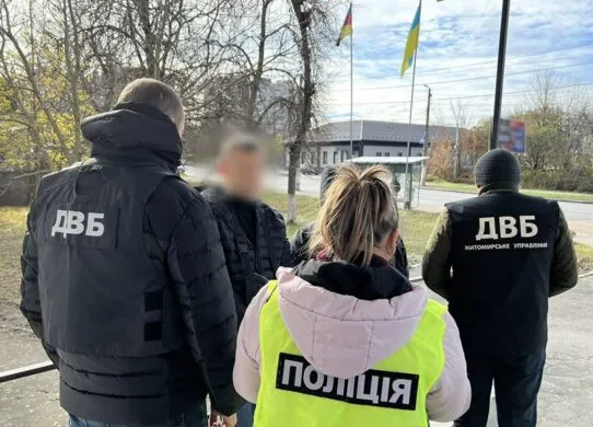 Інструктор автошколи на Житомирщині пообіцяв за гроші допомогти учневі скласти іспит