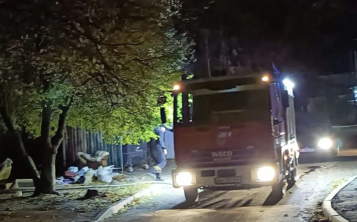 Цієї ночі у Житомирі врятували двох людей з пожежі