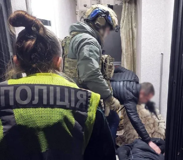 Троє рекетирів на Житомирщині вимагали гроші з пораненого військового