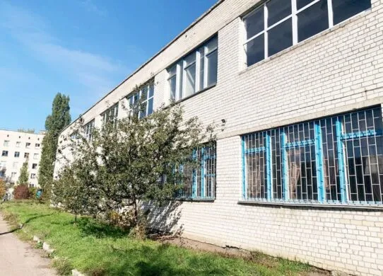 Недобросовісний підрядник збагатився на вікнах, які повибивало внаслідок обстрілу ліцею на ЖитомирщиніНедобросовісний підрядник збагатився на вікнах, які повибивало внаслідок обстрілу ліцею на Житомирщині