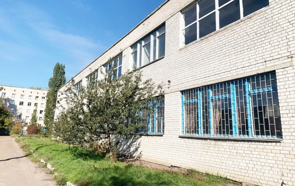 Недобросовісний підрядник збагатився на вікнах, які повибивало внаслідок обстрілу ліцею на ЖитомирщиніНедобросовісний підрядник збагатився на вікнах, які повибивало внаслідок обстрілу ліцею на Житомирщині