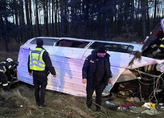 У Житомирському районі зіткнулися пасажирський мікроавтобус з вантажівкою