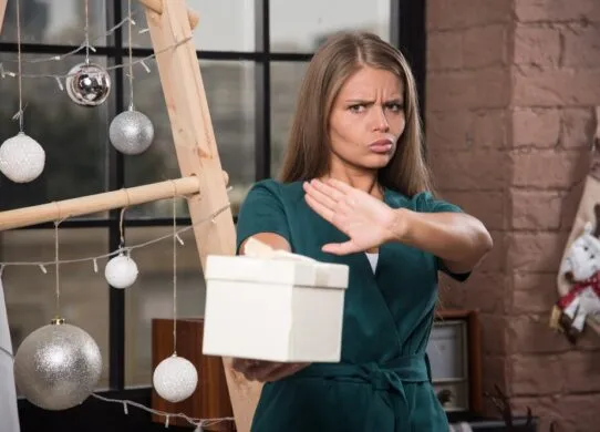 Які подарунки не можна дарувати на Новий рік: 10 речей, які принесуть нещастя