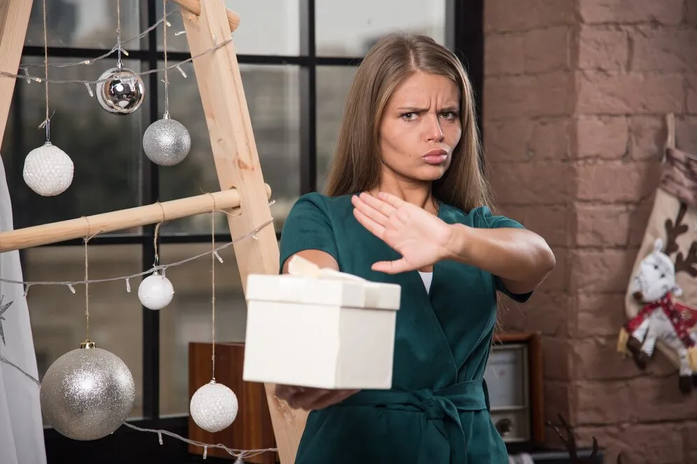 Які подарунки не можна дарувати на Новий рік: 10 речей, які принесуть нещастя