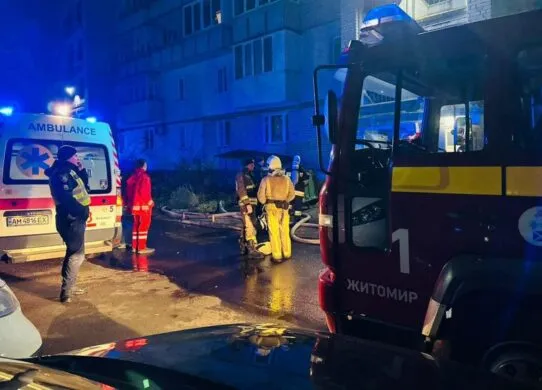 Пожежа у Житомирі: у багатоповерхівці загинули двоє людей і вдалося врятувати жінку і двох дітей