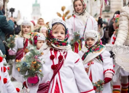 Коли українці щедрують, колядують та посівають в 2024 році: популярні колядки та щедрівки