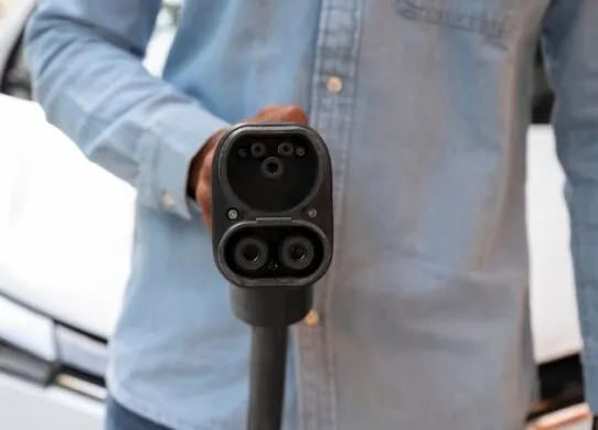 Как правильно выбрать зарядную станцию для своего электромобиля