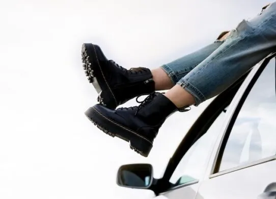 Оновіть ваш гардероб: купуйте жіночі черевики на офіційному вебсайті