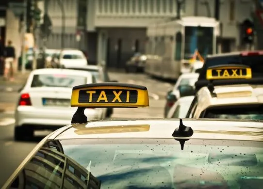 Таксі Київ: комфорт, доступність і надійність з Lextaxi