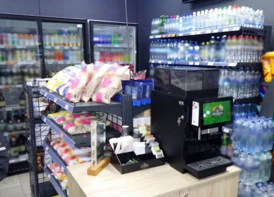 Підлітки у Житомирі пограбували магазин та розпилили в обличчя продавчині газовий балончик