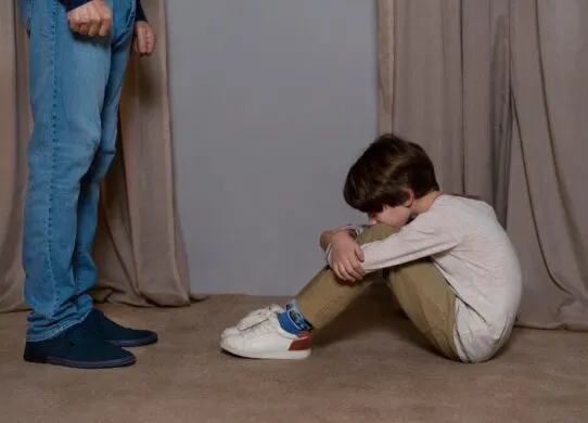 Мати била і душила: відомі подробиці знущань над 10-річним хлопчиком на Житомирщині