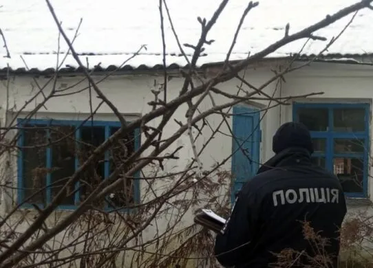 На Житомирщині чоловік побив свого гостя статуеткою по голові, а за кілька днів він помер