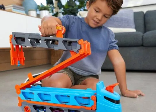 Як створити захоплюючі траси з Hot Wheels: ідеї для домашніх перегонів