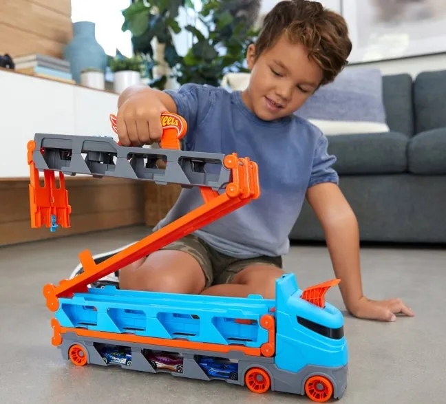 Як створити захоплюючі траси з Hot Wheels: ідеї для домашніх перегонів