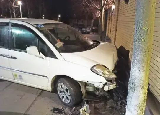 У Житомирі постраждали двоє людей через зіткнення з парканом
