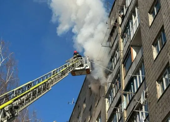 У Житомирі на восьмому поверсі багатоповерхівки спалахнула пожежа