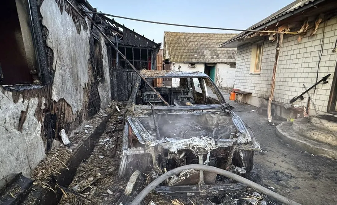 У Житомирському районі чоловік підпалив авто на очах власниці