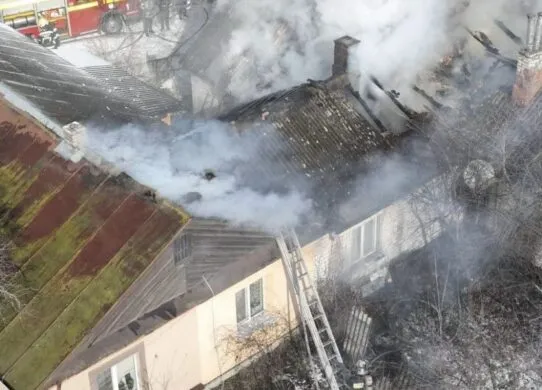 У Житомирі горів будинок на чотирьох господарів