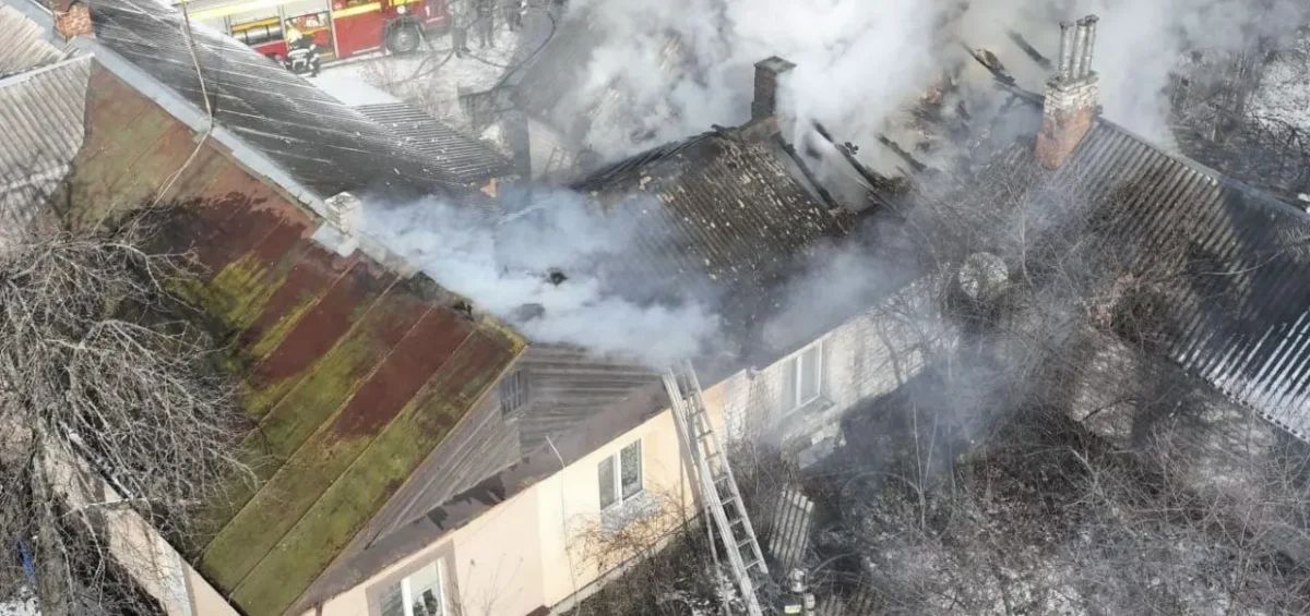 У Житомирі горів будинок на чотирьох господарів