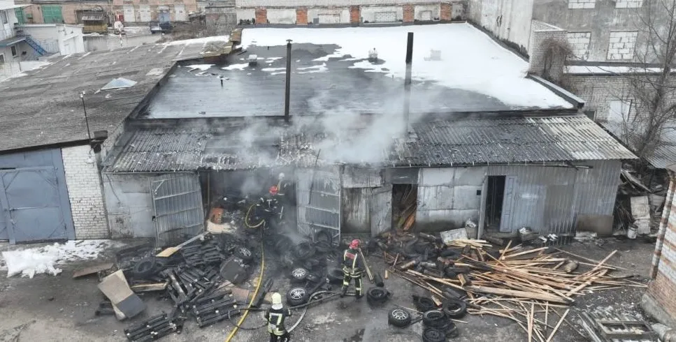 У Житомирі сталася масштабна пожежа на складах