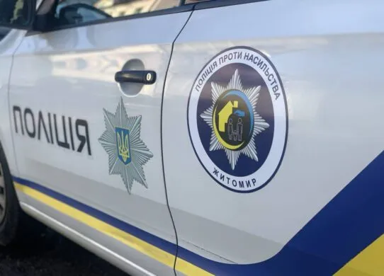 У Житомирі 7-річний хлопчик вступився за матір, за що вітчим сильно травмував дитину